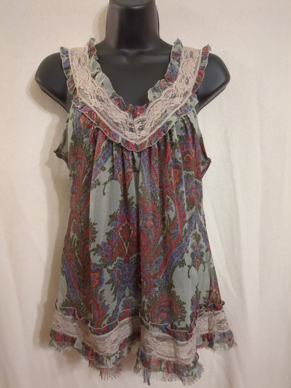 L 🏵 Boho Sleeveless Sheer Lightweight Flowy Top